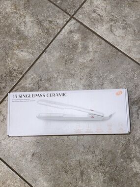 T3 SinglePass Ceramic Flat Iron - White